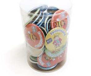 Packaging, button badges in the cup