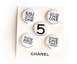 Card with 5 button badges